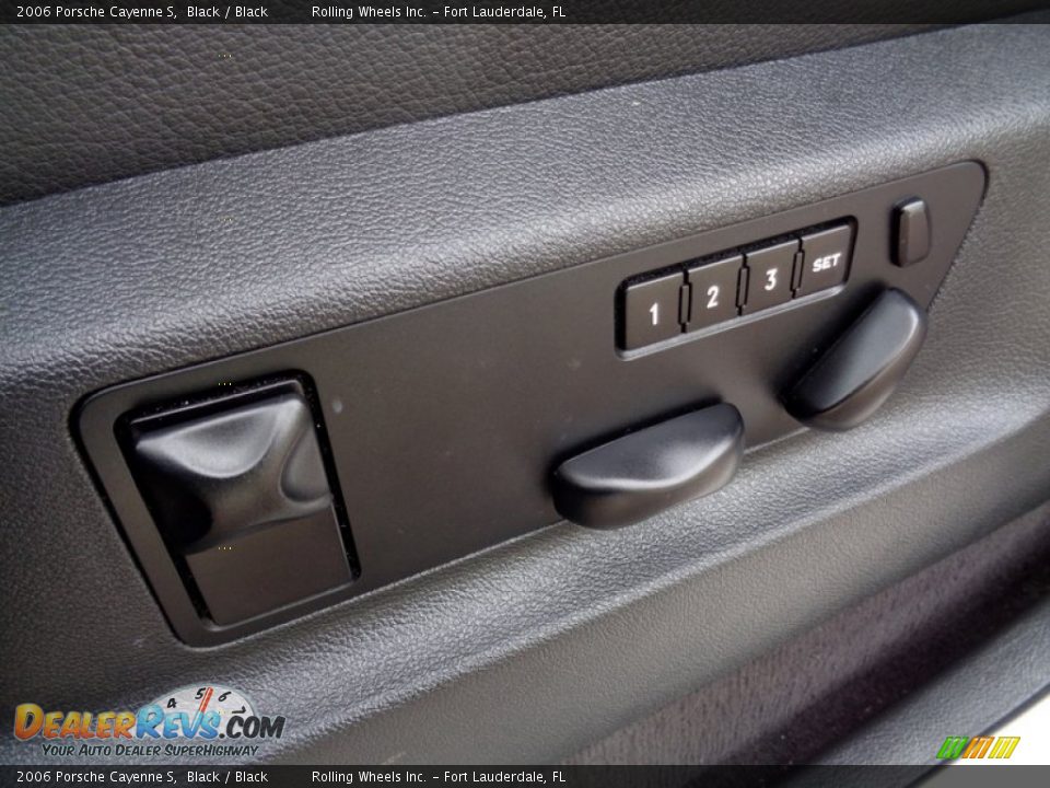 Controls of 2006 Porsche Cayenne S Photo #26