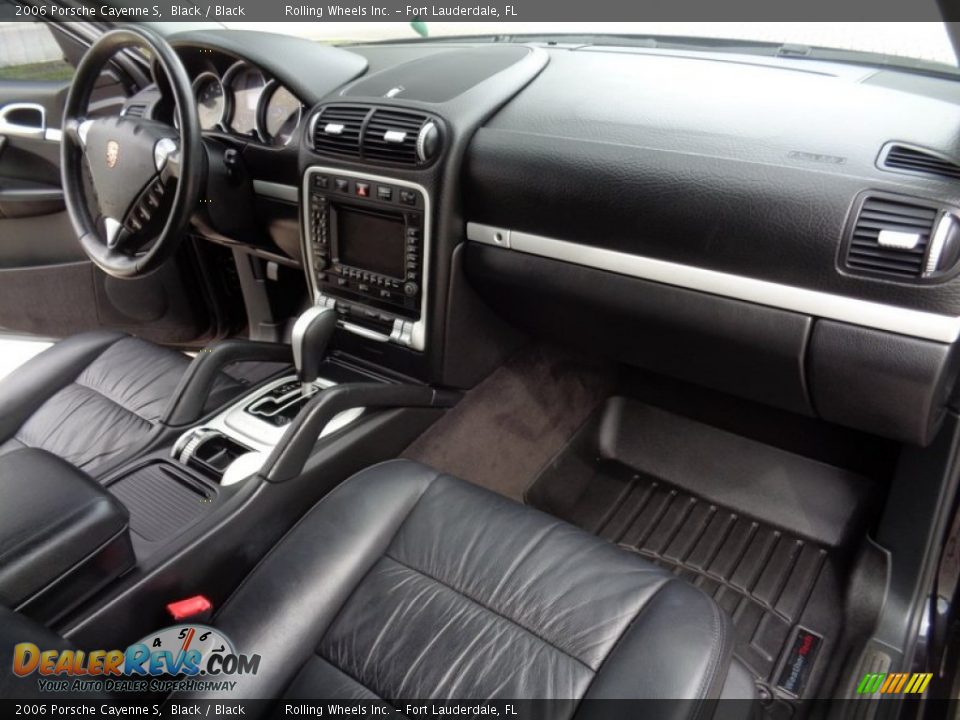 Dashboard of 2006 Porsche Cayenne S Photo #35