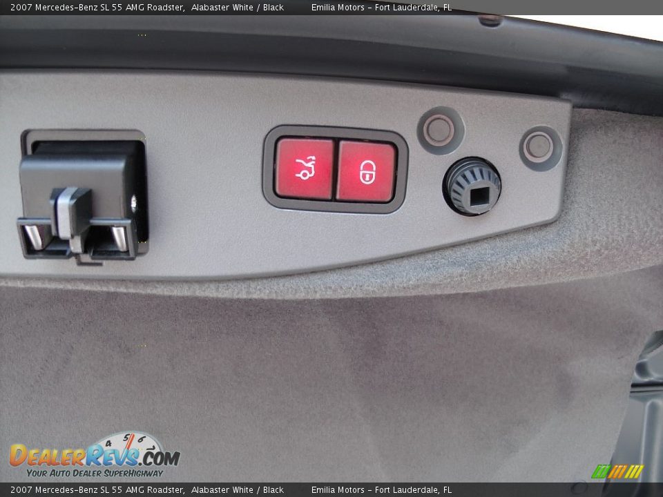2007 Mercedes-Benz SL 55 AMG Roadster Alabaster White / Black Photo #46