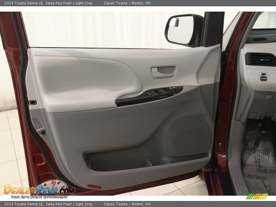 2014 Toyota Sienna LE Salsa Red Pearl / Light Gray Photo #4