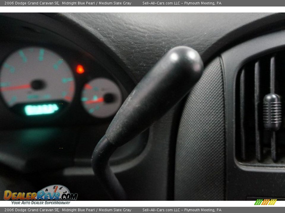 2006 Dodge Grand Caravan SE Midnight Blue Pearl / Medium Slate Gray Photo #33