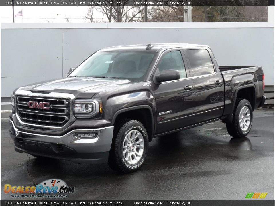 Front 3/4 View of 2016 GMC Sierra 1500 SLE Crew Cab 4WD Photo #1