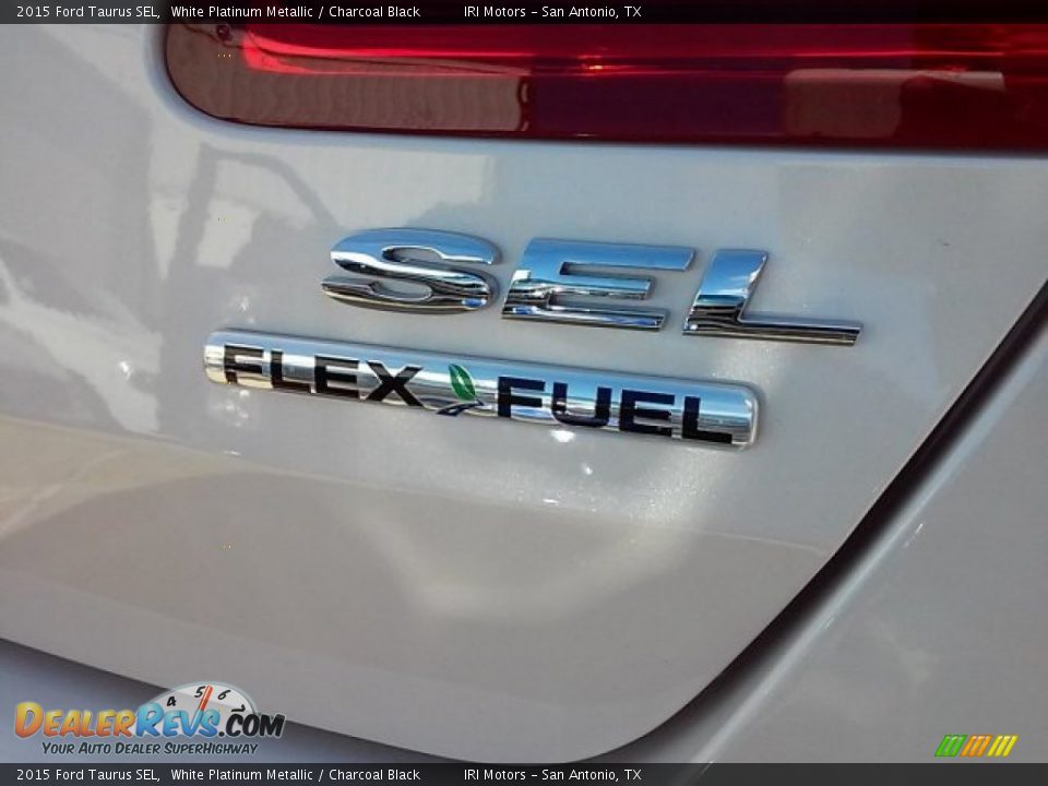 2015 Ford Taurus SEL White Platinum Metallic / Charcoal Black Photo #11