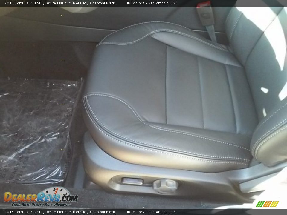 2015 Ford Taurus SEL White Platinum Metallic / Charcoal Black Photo #22