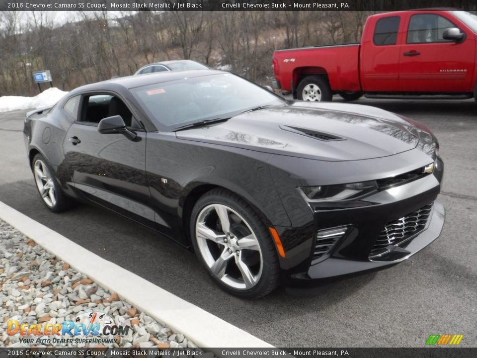 Front 3/4 View of 2016 Chevrolet Camaro SS Coupe Photo #6