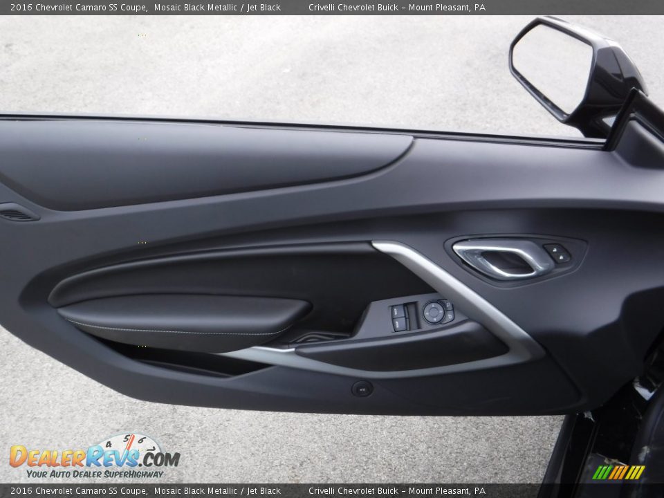 Door Panel of 2016 Chevrolet Camaro SS Coupe Photo #14