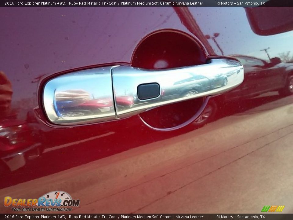 2016 Ford Explorer Platinum 4WD Ruby Red Metallic Tri-Coat / Platinum Medium Soft Ceramic Nirvana Leather Photo #16