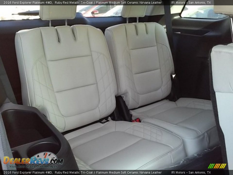 2016 Ford Explorer Platinum 4WD Ruby Red Metallic Tri-Coat / Platinum Medium Soft Ceramic Nirvana Leather Photo #17