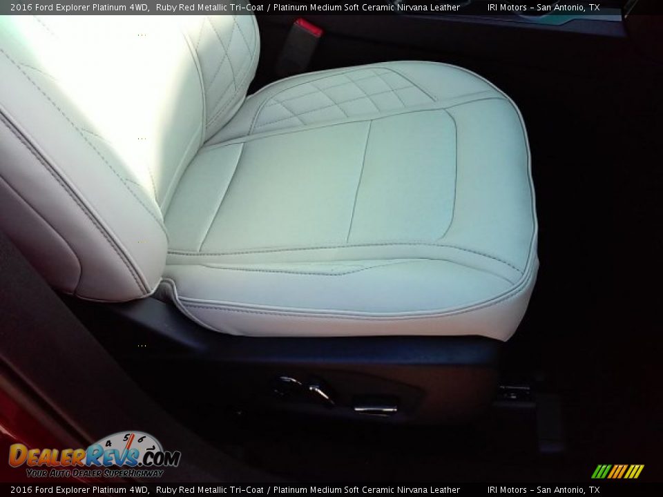 2016 Ford Explorer Platinum 4WD Ruby Red Metallic Tri-Coat / Platinum Medium Soft Ceramic Nirvana Leather Photo #22