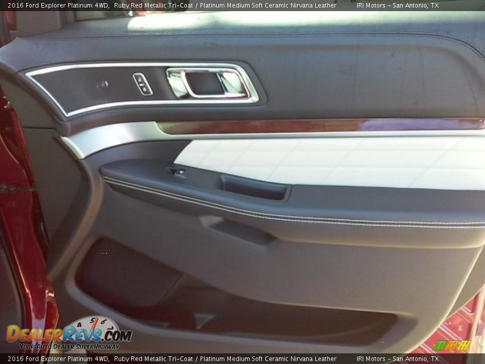 2016 Ford Explorer Platinum 4WD Ruby Red Metallic Tri-Coat / Platinum Medium Soft Ceramic Nirvana Leather Photo #29