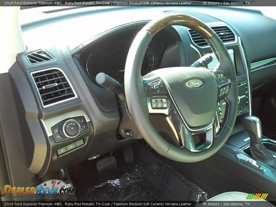2016 Ford Explorer Platinum 4WD Ruby Red Metallic Tri-Coat / Platinum Medium Soft Ceramic Nirvana Leather Photo #31