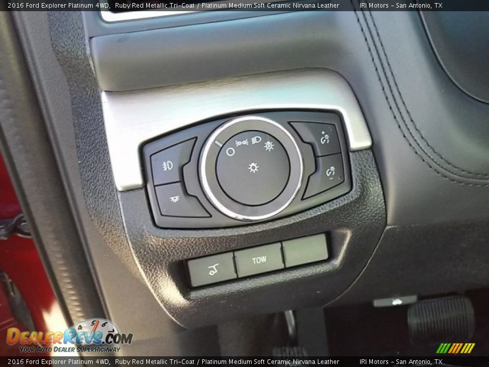 2016 Ford Explorer Platinum 4WD Ruby Red Metallic Tri-Coat / Platinum Medium Soft Ceramic Nirvana Leather Photo #32