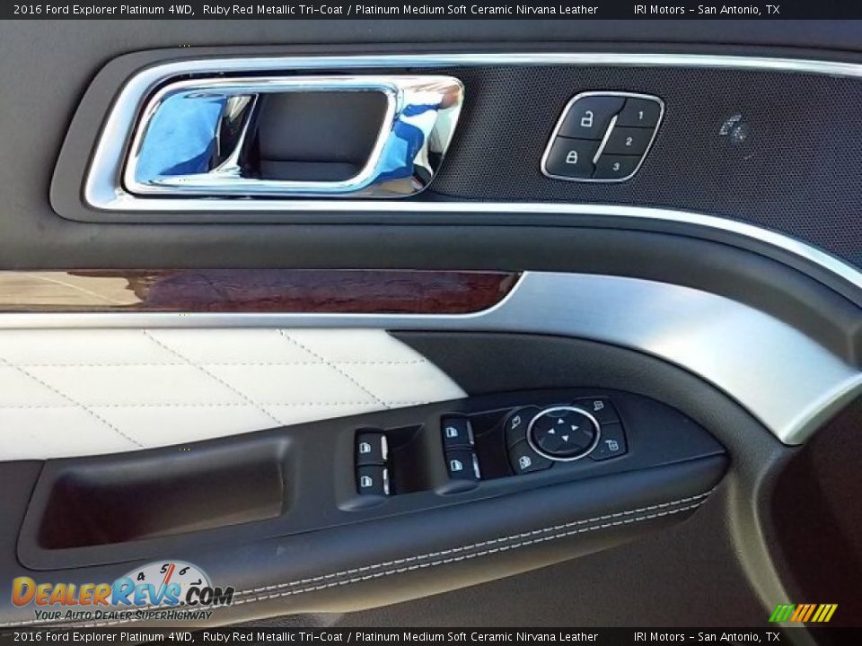 2016 Ford Explorer Platinum 4WD Ruby Red Metallic Tri-Coat / Platinum Medium Soft Ceramic Nirvana Leather Photo #33