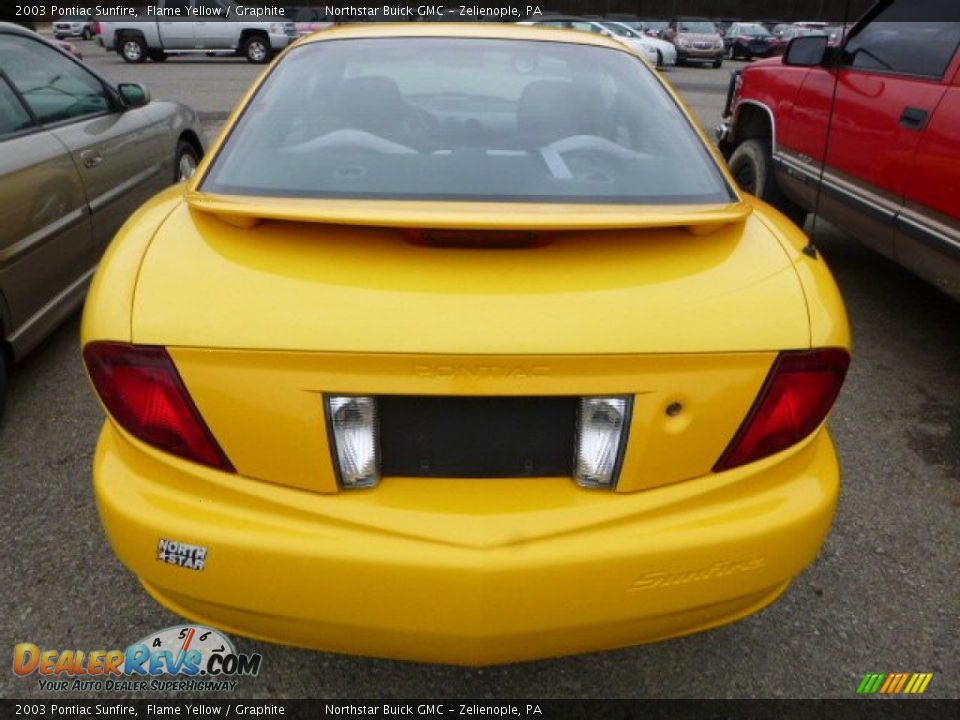 2003 Pontiac Sunfire Flame Yellow / Graphite Photo #4