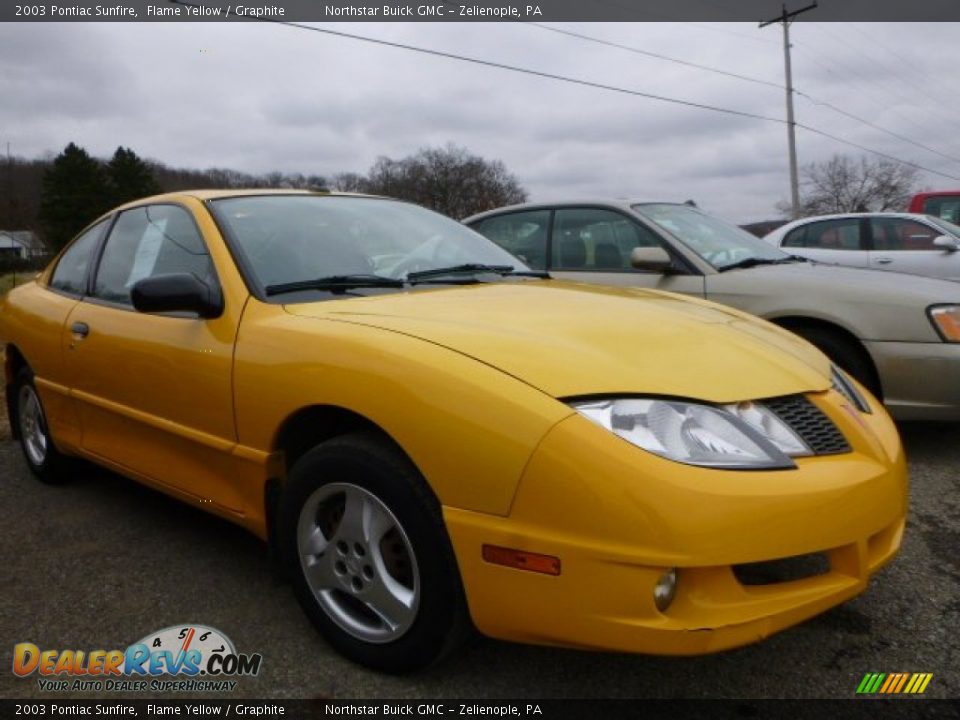 2003 Pontiac Sunfire Flame Yellow / Graphite Photo #8