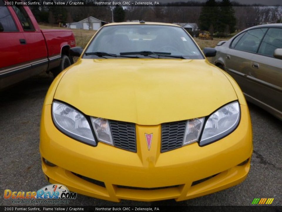 2003 Pontiac Sunfire Flame Yellow / Graphite Photo #9