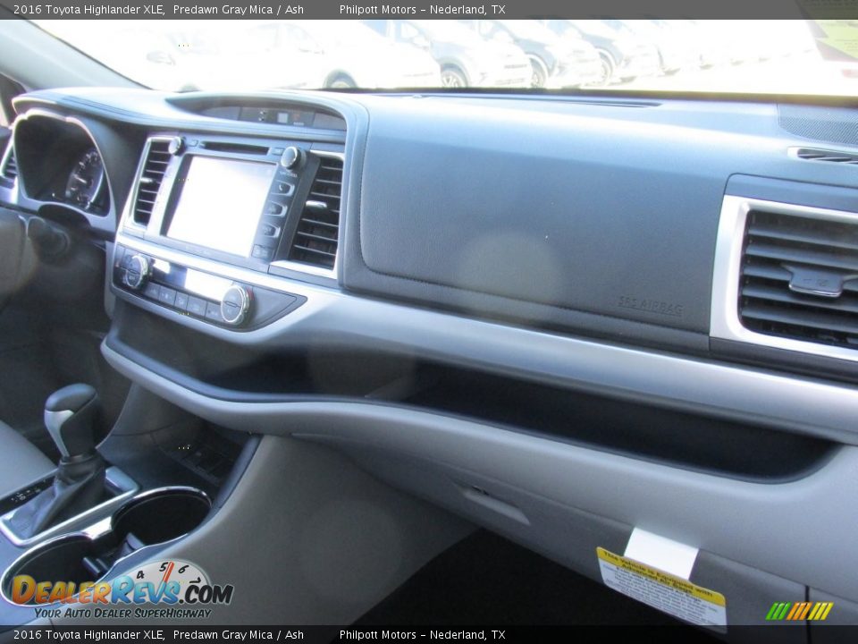 2016 Toyota Highlander XLE Predawn Gray Mica / Ash Photo #16