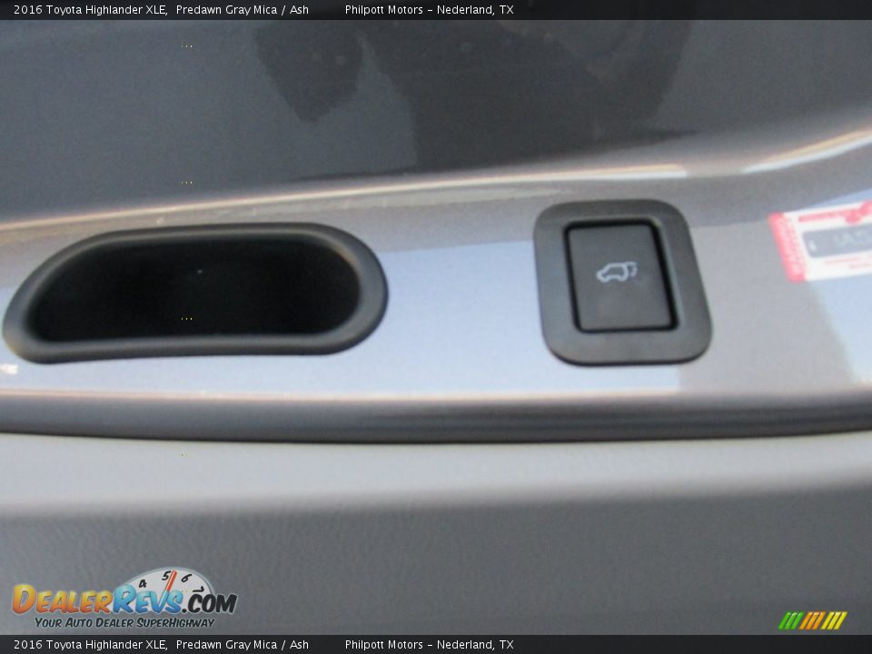 2016 Toyota Highlander XLE Predawn Gray Mica / Ash Photo #18