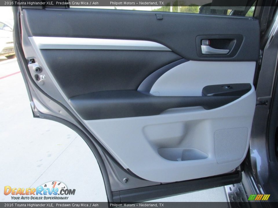 2016 Toyota Highlander XLE Predawn Gray Mica / Ash Photo #19