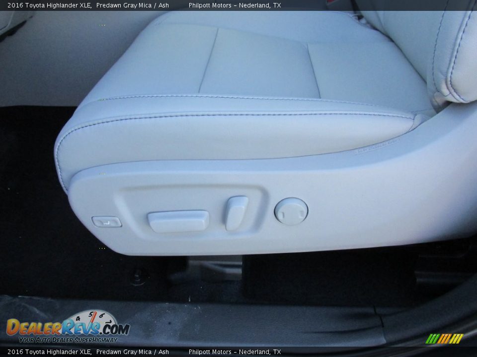 2016 Toyota Highlander XLE Predawn Gray Mica / Ash Photo #24