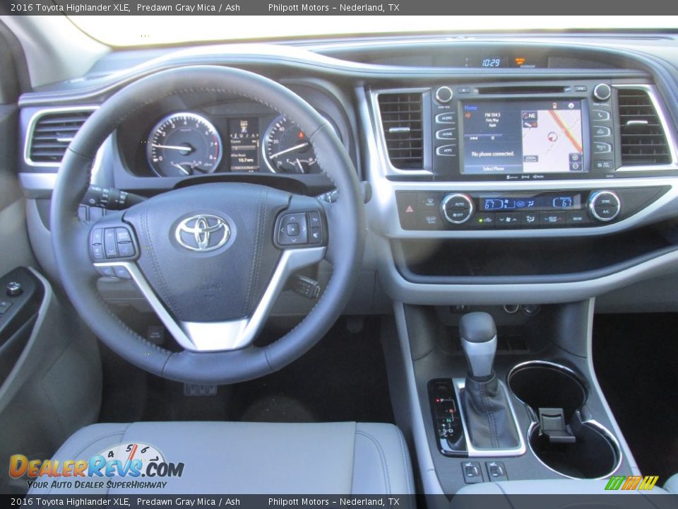 2016 Toyota Highlander XLE Predawn Gray Mica / Ash Photo #26