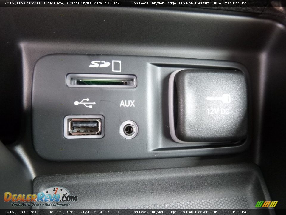 2016 Jeep Cherokee Latitude 4x4 Granite Crystal Metallic / Black Photo #16