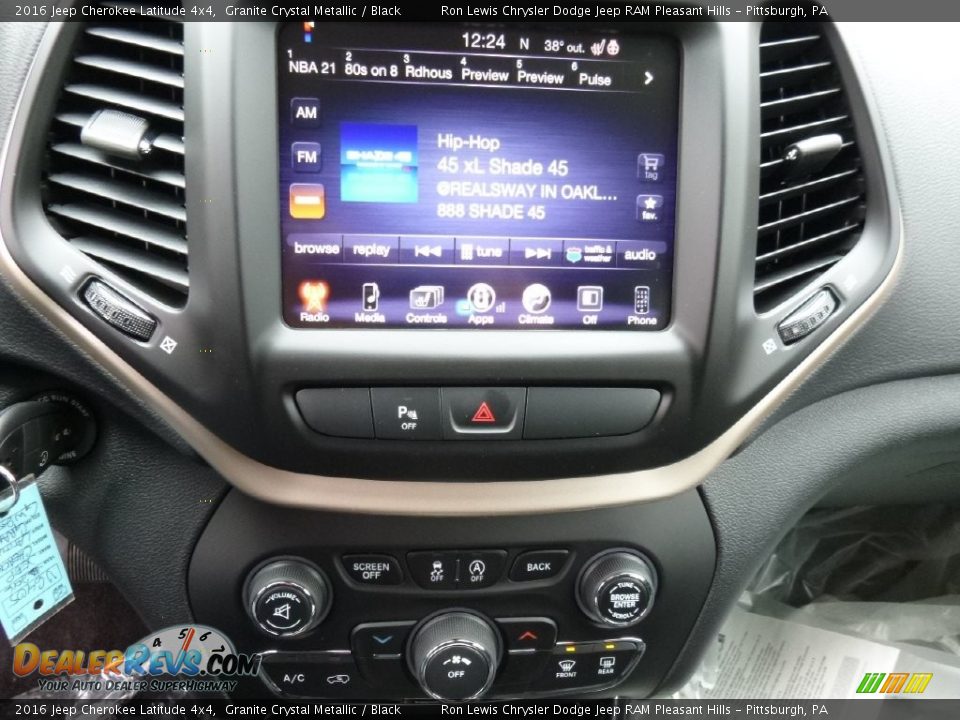 2016 Jeep Cherokee Latitude 4x4 Granite Crystal Metallic / Black Photo #19