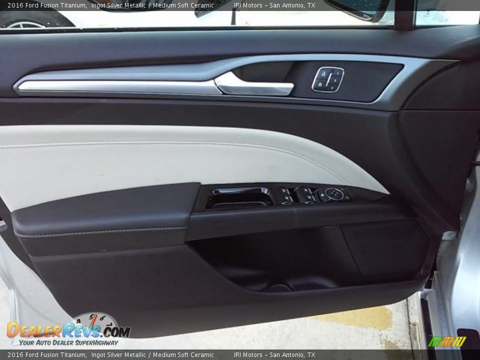 2016 Ford Fusion Titanium Ingot Silver Metallic / Medium Soft Ceramic Photo #30
