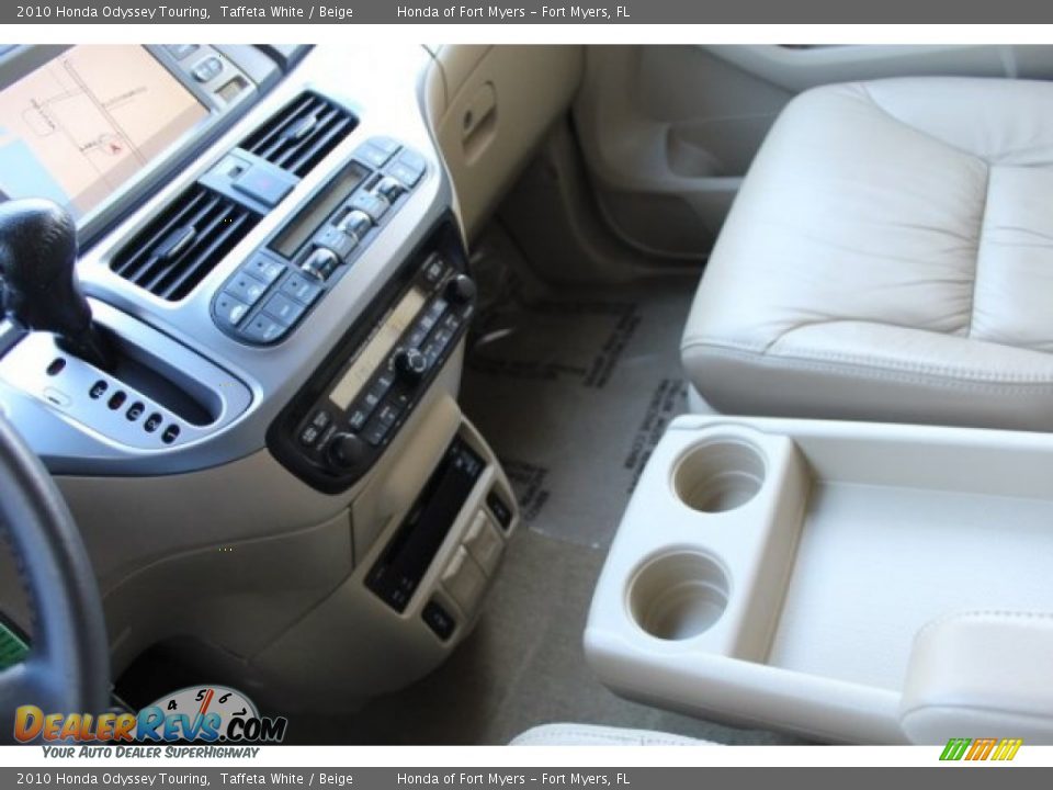 2010 Honda Odyssey Touring Taffeta White / Beige Photo #27