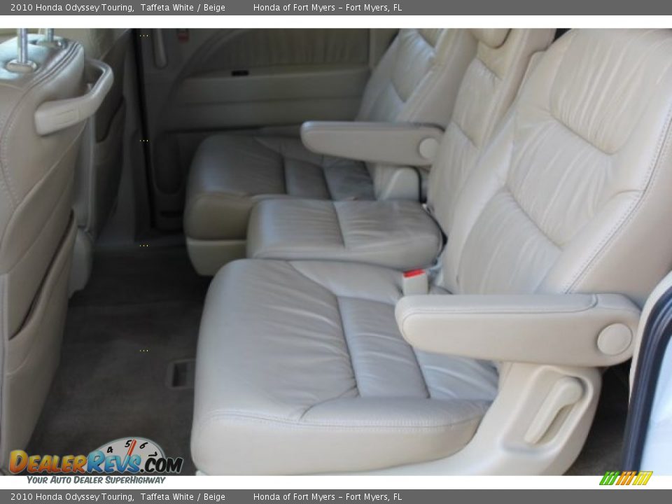 2010 Honda Odyssey Touring Taffeta White / Beige Photo #30