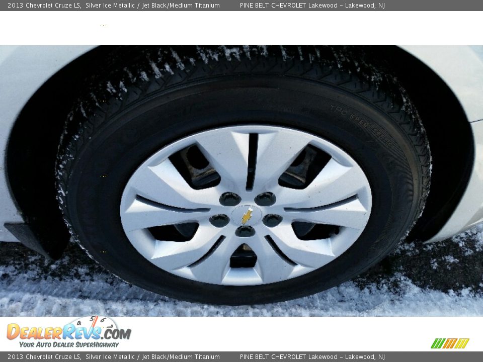 2013 Chevrolet Cruze LS Silver Ice Metallic / Jet Black/Medium Titanium Photo #4