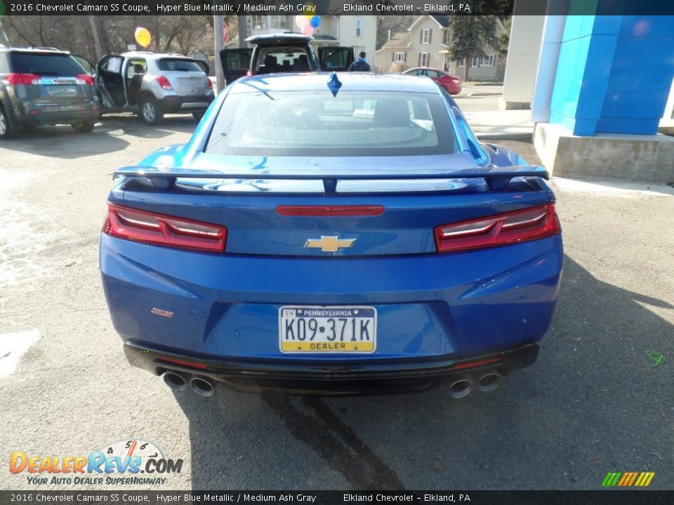 2016 Chevrolet Camaro SS Coupe Hyper Blue Metallic / Medium Ash Gray Photo #6
