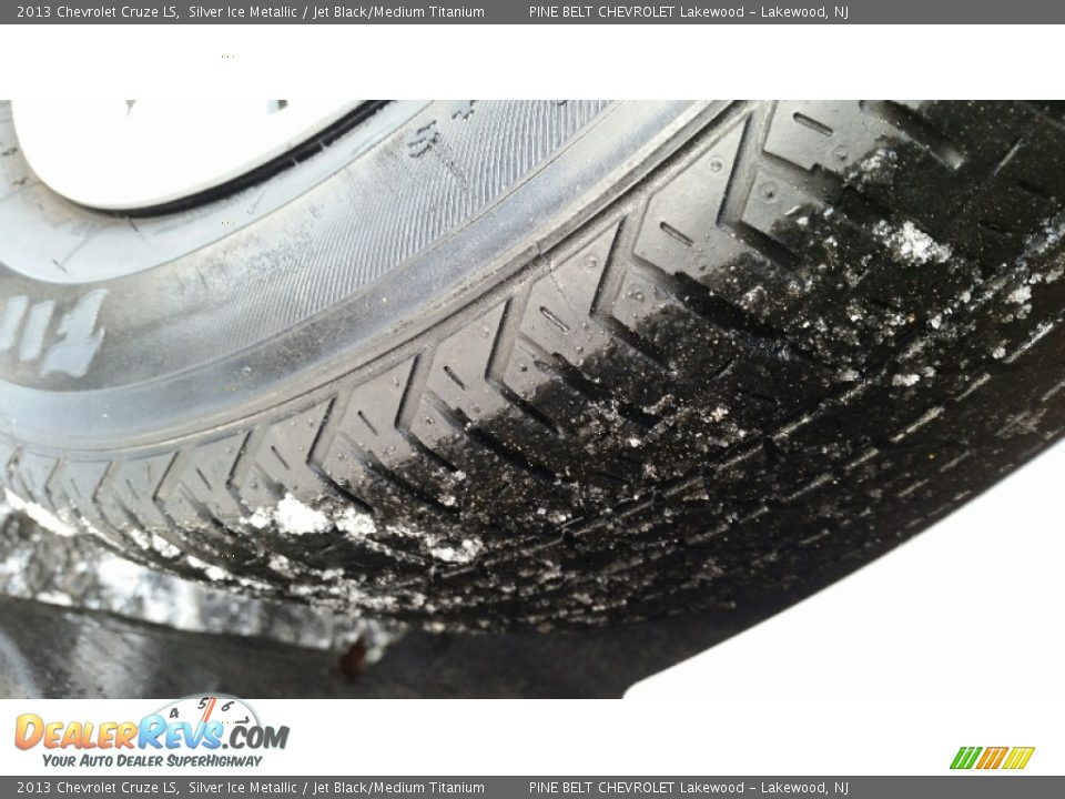 2013 Chevrolet Cruze LS Silver Ice Metallic / Jet Black/Medium Titanium Photo #24