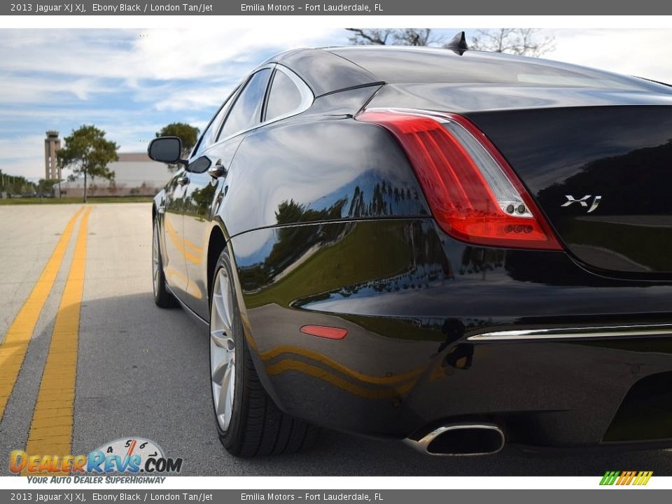 2013 Jaguar XJ XJ Ebony Black / London Tan/Jet Photo #11