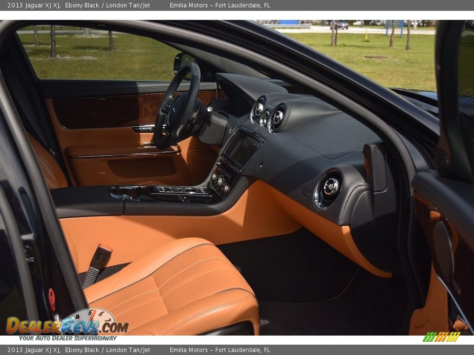 2013 Jaguar XJ XJ Ebony Black / London Tan/Jet Photo #26