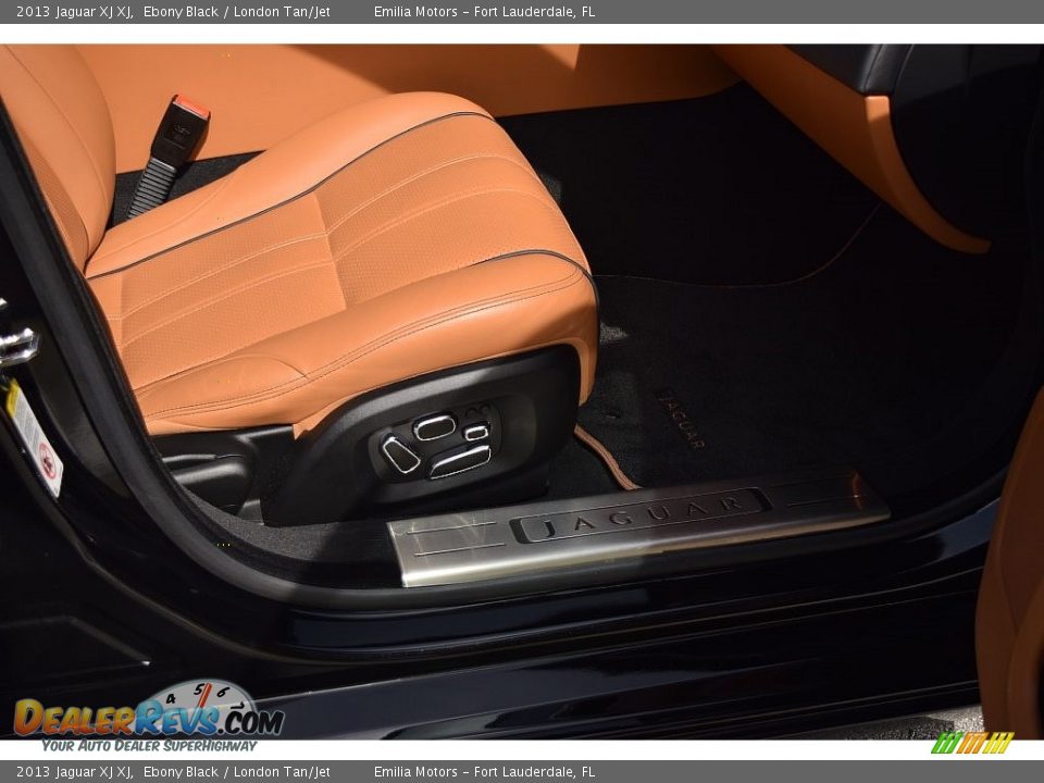 2013 Jaguar XJ XJ Ebony Black / London Tan/Jet Photo #29