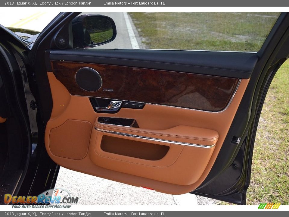 2013 Jaguar XJ XJ Ebony Black / London Tan/Jet Photo #32