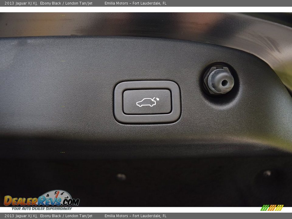 2013 Jaguar XJ XJ Ebony Black / London Tan/Jet Photo #58