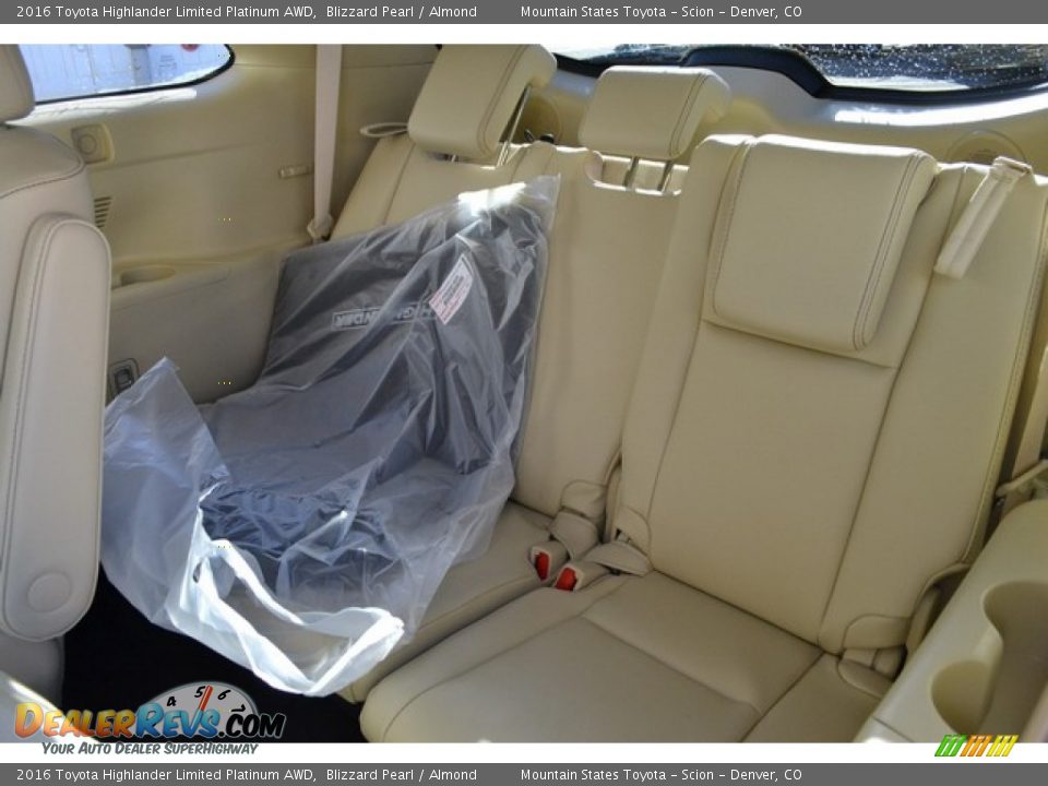 2016 Toyota Highlander Limited Platinum AWD Blizzard Pearl / Almond Photo #8