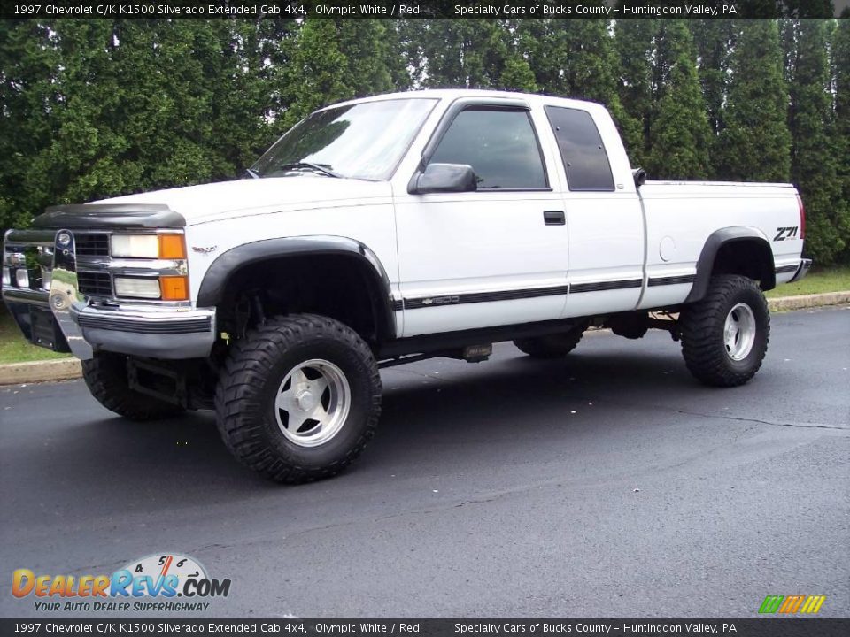 1997 Chevrolet C/K K1500 Silverado Extended Cab 4x4 Olympic White / Red Photo #1