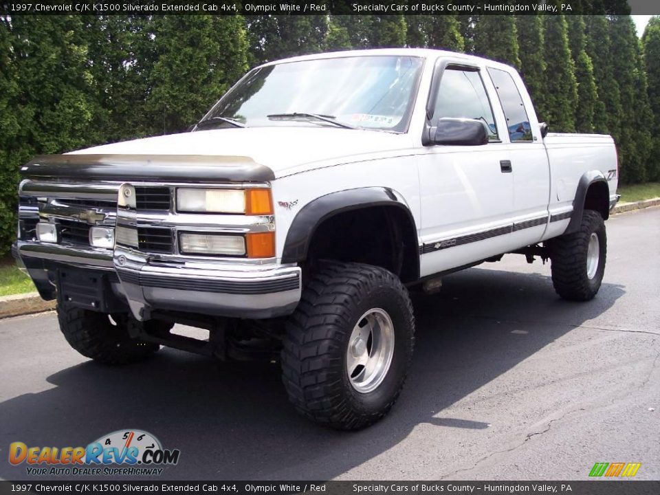 1997 Chevrolet C/K K1500 Silverado Extended Cab 4x4 Olympic White / Red Photo #2