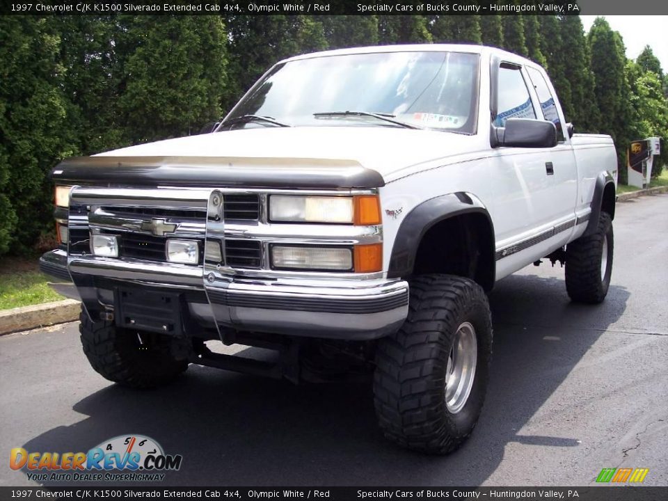 1997 Chevrolet C/K K1500 Silverado Extended Cab 4x4 Olympic White / Red Photo #3