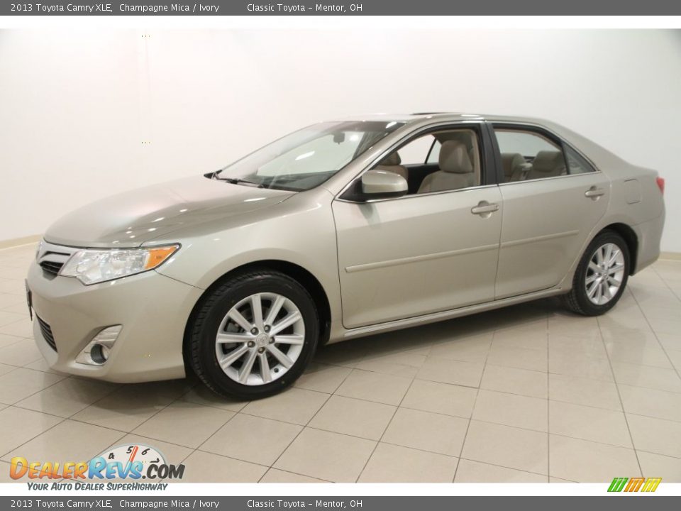 2013 Toyota Camry XLE Champagne Mica / Ivory Photo #3
