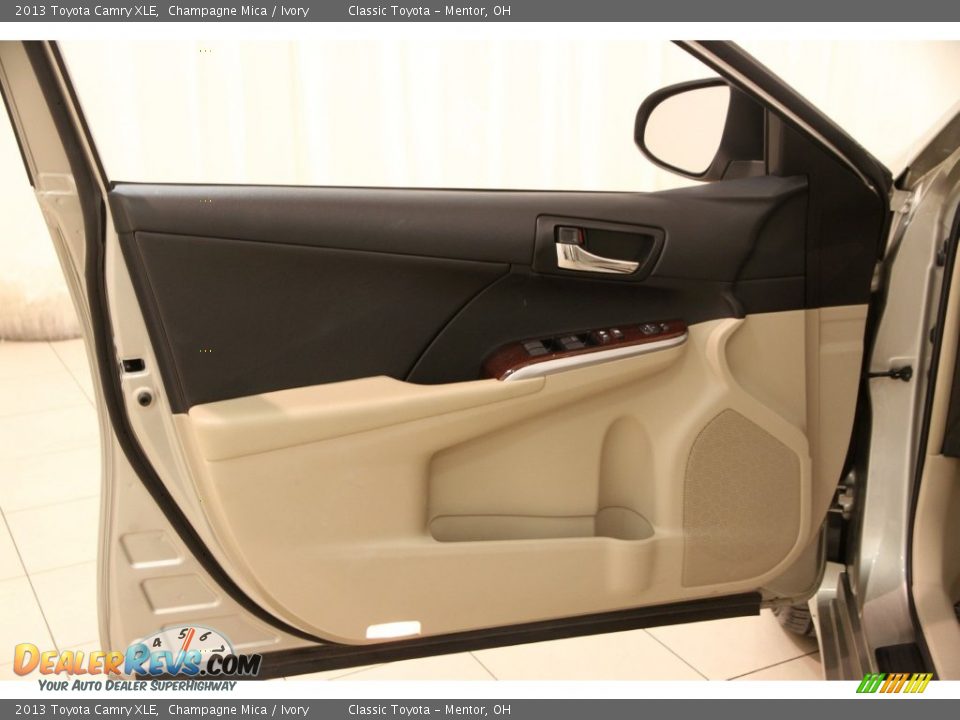 2013 Toyota Camry XLE Champagne Mica / Ivory Photo #4