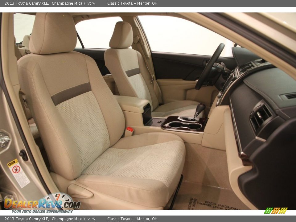 2013 Toyota Camry XLE Champagne Mica / Ivory Photo #16