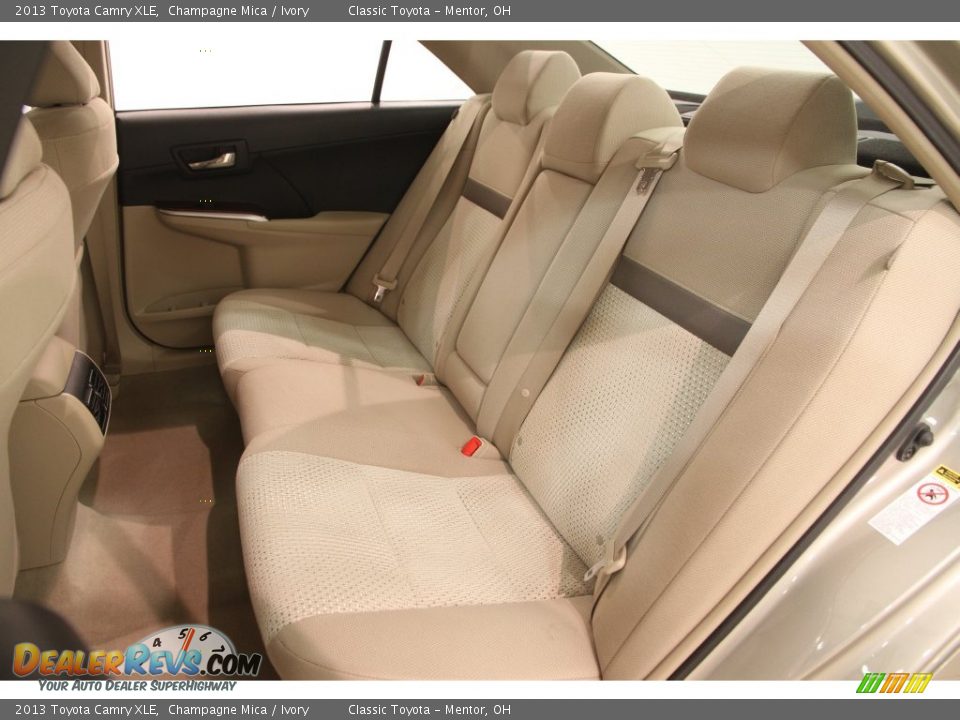 2013 Toyota Camry XLE Champagne Mica / Ivory Photo #18