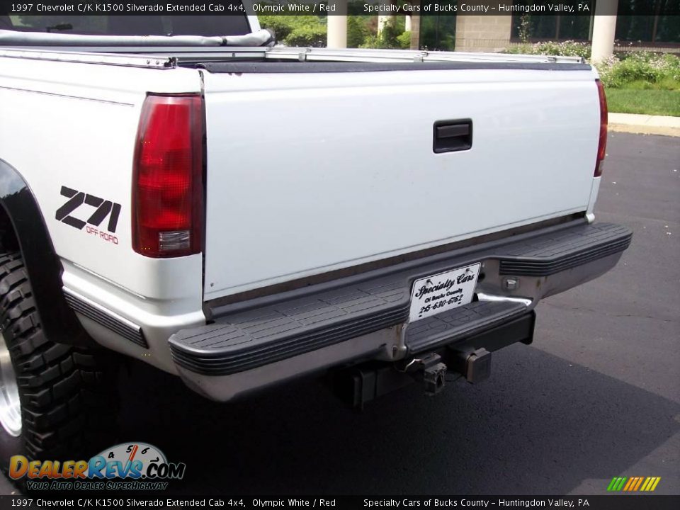 1997 Chevrolet C/K K1500 Silverado Extended Cab 4x4 Olympic White / Red Photo #19