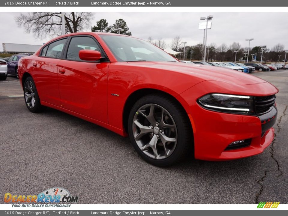Front 3/4 View of 2016 Dodge Charger R/T Photo #4