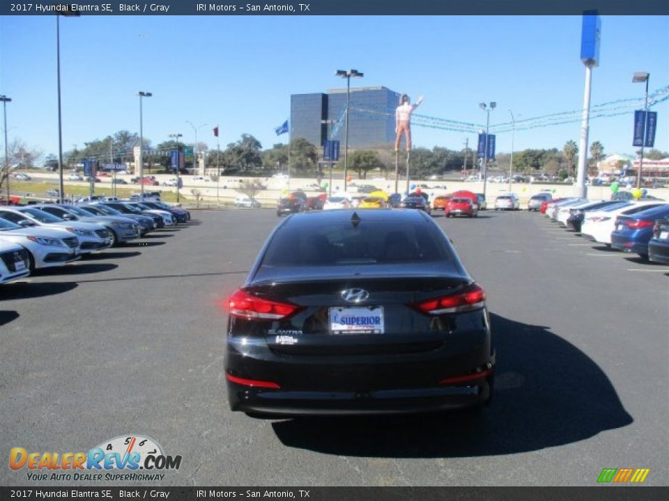 2017 Hyundai Elantra SE Black / Gray Photo #8