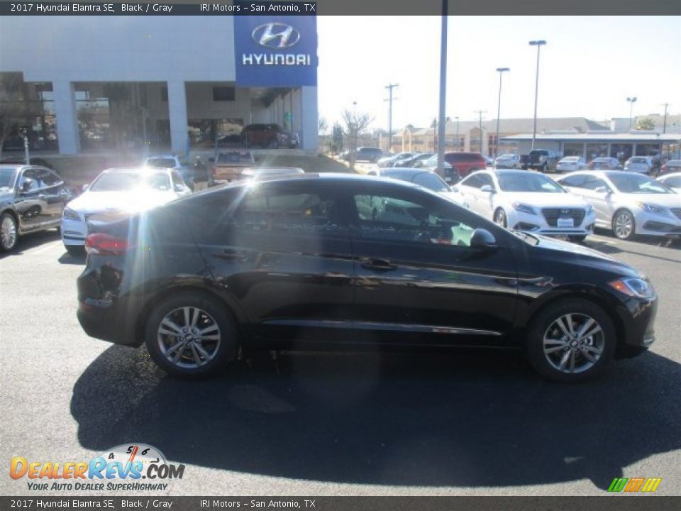 2017 Hyundai Elantra SE Black / Gray Photo #10